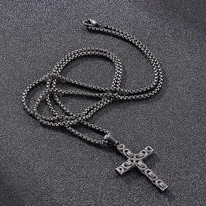 Collier avec pendentif croix en acier inoxydable noir et chaîne maille vénitienne