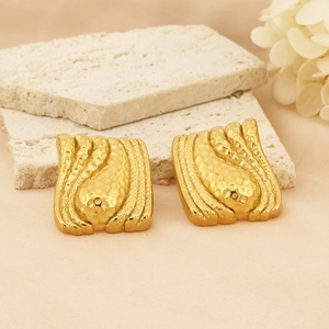 Detail shot of vintage 18k gold plated square earrings with hammered wavy textures