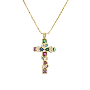 Collana con pendente a croce placcata oro e zirconi colorati su catena veneziana