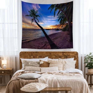 Vue détaillée d'une grande tenture murale avec coucher de soleil tropical et palmiers