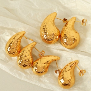 Chunky Water Drop Earrings 18K Gold Plated Stainless Steel Hammered Quilted Texture Fashion Tear Drop Studs For Women