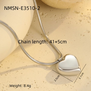Detailed specs of silver heart pendant necklace with 41+5cm chain and 2.5x3.1cm size