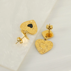 Boucles d'oreilles cœur asymétriques plaquées or 18 carats avec motif soleil et émail