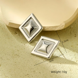 Macro shot of silver rhombic stainless steel earrings showing dimensions 2.5cm and 10g weight