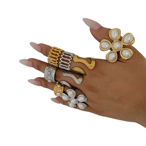 Bagues tendance en acier inoxydable avec fleurs et perles en or et argent pour femme
