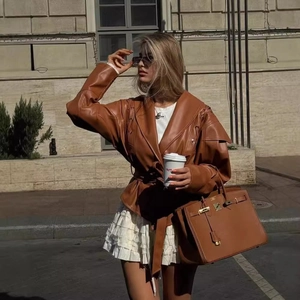 Vintage Damen Lederjacke aus PU in Braun mit Taillengürtel und breitem Reverskragen