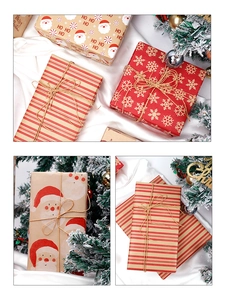 Vue détaillée du papier cadeau de Noël avec Père Noël, flocons de neige et motifs rayés