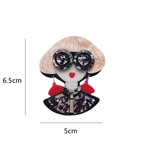 Detailed size view of an acrylic pop art brooch with female character and dimensions