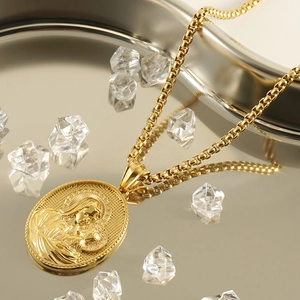 Collier vintage en acier inoxydable doré avec pendentif médaillon religieux Marie