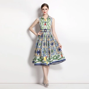 Robe chemise vintage sans manches avec imprimé sicilien coloré et ceinture assortie à la taille