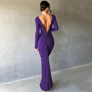 Elegante paarse rugloze maxi-jurk met lange mouwen en geplooide details voor avondfeesten