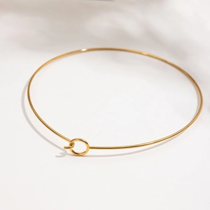 Detail of minimalist 18K gold plated stainless steel choker necklace with round clasp