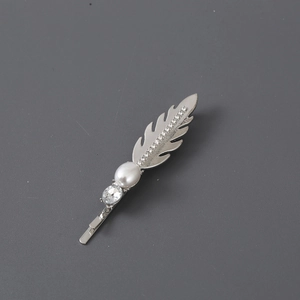 Elegant silver leaf hair clip with pavé rhinestones and a large pearl on gray background