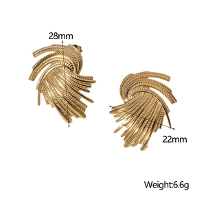 Detail showing dimensions and weight of vintage gold textured braided stud earrings