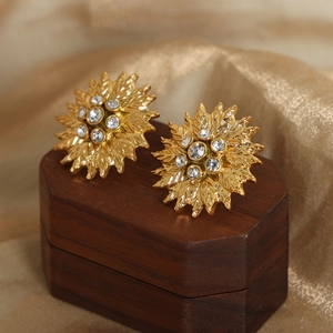 Fashionable gold-plated titanium steel flower earrings with sparkling zircon crystals