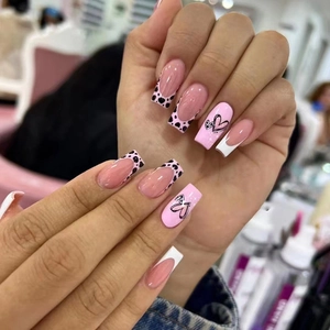 Faux Ongles Coffin Plastique Rose Blanc French Cœur Motif Lait Artificiel Brillant Longue Manucure Pour Femmes
