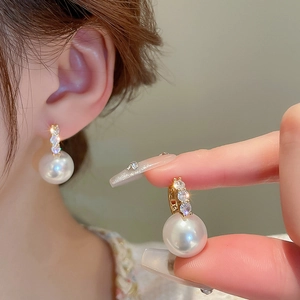 Boucles d'oreilles vintage en perles plaqué or avec zircons brillants pour femme