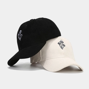 Cappellino da baseball in velluto a coste con ricamo a fungo in nero e beige classico
