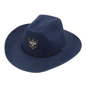 Chapeau de paille bleu marine style western avec large bord et logo tête de bœuf