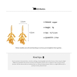 Detailed view of matte gold leaf earrings showing dimensions 4.2x2.1cm and material specs