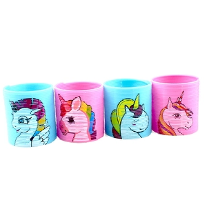 Lot de quatre ressorts arc-en-ciel en plastique avec motifs mignons de licornes et de poneys