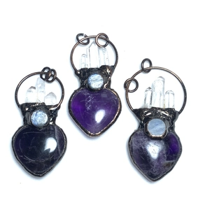 Vintage heart amethyst pendant with white crystal pillars and bronze plating charm