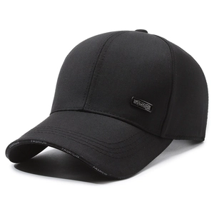 Schwarze Baseballkappe für Herren mit Fashion-Metallplatte und bestickter Krempe