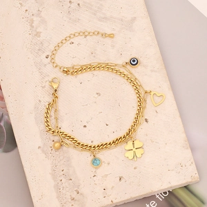 Pulsera de doble capa de acero dorado con amuletos de ojo turco azul y corazón