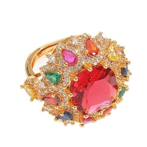 Lussuoso anello placcato oro 14K con grande zircone rosso e pietre preziose colorate