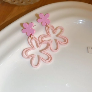 Minimalist sweet pink cutout flower stud earrings with matte finish for women