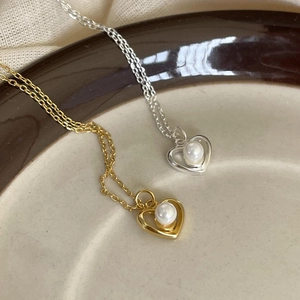 Minimalist 925 sterling silver heart pearl necklaces in gold and silver finishes