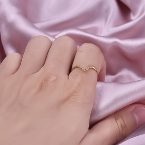 Minimalist V-shaped adjustable 304 stainless steel ring for women in gold finish