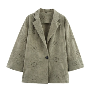 Pea green women's blazer with sunflower hollow embroidery and single-breasted closure