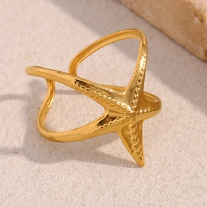 Bague étoile de mer chic en acier inoxydable plaqué or 18 carats avec design ajouré marin