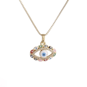 Goldene Evil Eye Halskette mit buntem Zirkonia-Anhänger an einer feinen Box-Kette