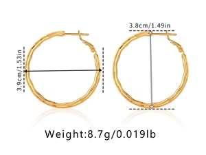 Detailed size measurement of gold bamboo texture hoop earrings with dimensions and weight