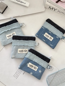 Patchwork-Münzbörsen aus Denim mit Sternstickerei und ausgefransten Kanten