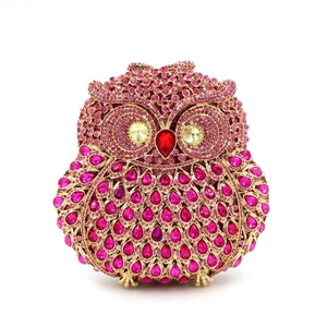 Pochette de soirée chouette sertie de strass roses et cristaux jaunes étincelants