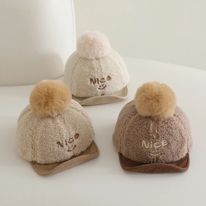 Casquettes enfant en laine d'agneau avec pompons et broderie sourire Nice en 3 coloris