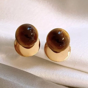 French vintage tiger eye geometric round stud earrings in gold and amber resin for women