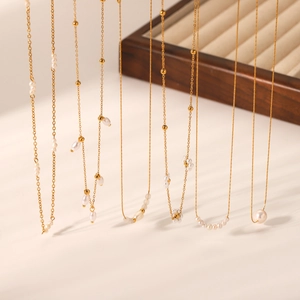 French vintage freshwater pearl necklace in gold stainless steel with floral beads