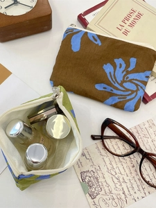 Floral cotton linen coin purse and cosmetic organizer pouch in vintage aesthetic