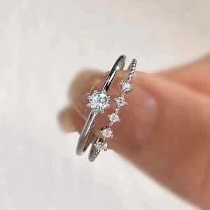 Elegante conjunto de anillos apilables de plata con circonita brillante y pequeñas piedras