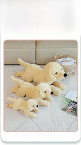 Plüsch-Labrador in den Größen 40cm, 60cm und 80cm auf einem gemütlichen Sofa