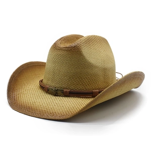 Ethno-Strohhut im Cowboy-Stil mit braunem Lederband und metallischem Emblem