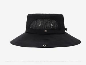 Détail du chapeau de soleil noir avec mesh respirant et large bord renforcé couture