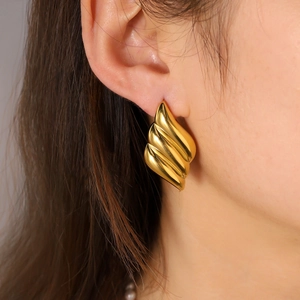 Fashionable 18K gold plated stainless steel square textured hoop earrings for women