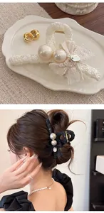 Détails de pinces à cheveux en dentelle élégantes avec perles et nœuds délicats