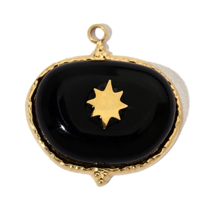 Vue détaillée du pendentif en pierre naturelle noire avec étoile dorée et bordure texturée