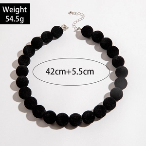 Détails du collier à perles noires en peluche avec spécifications de poids et taille